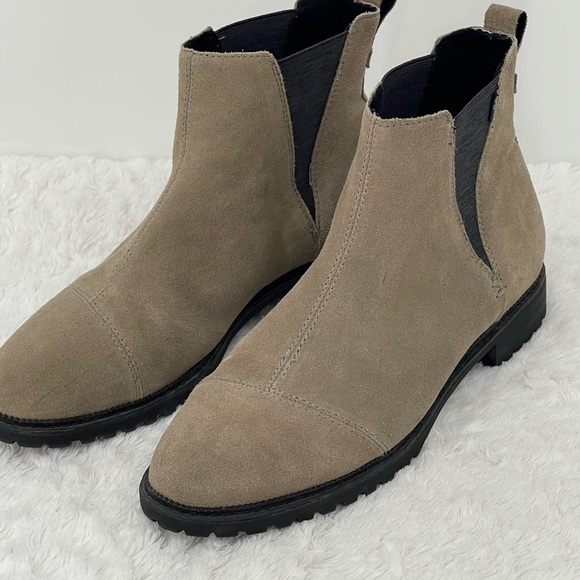 TOMS WOMENS SIZE 9 Tan Suede Chelsea Boots - Picture 2 of 10